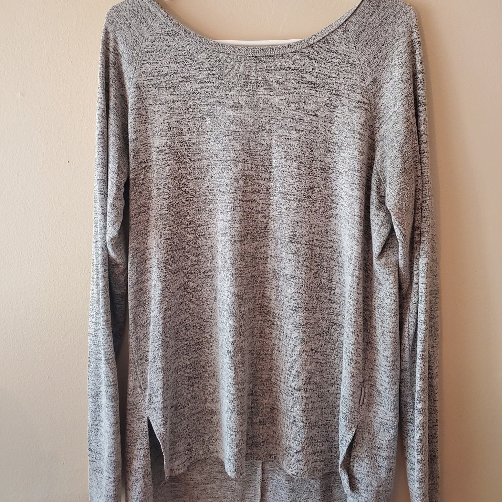 Long sleeve gray top